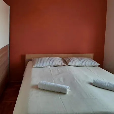 Apartamento 5005-2 *